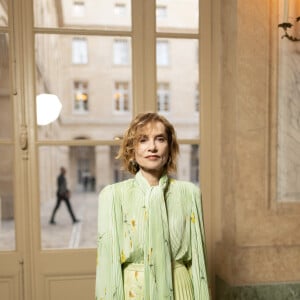 Exclusif - Isabelle Huppert - Arrivées au dîner Balenciaga à l'Hôtel de la Marine après le défilé automne-hiver 2024 Haute-Couture à Paris le 5 juillet 2023. © Tiziano Da Silva / Bestimage 