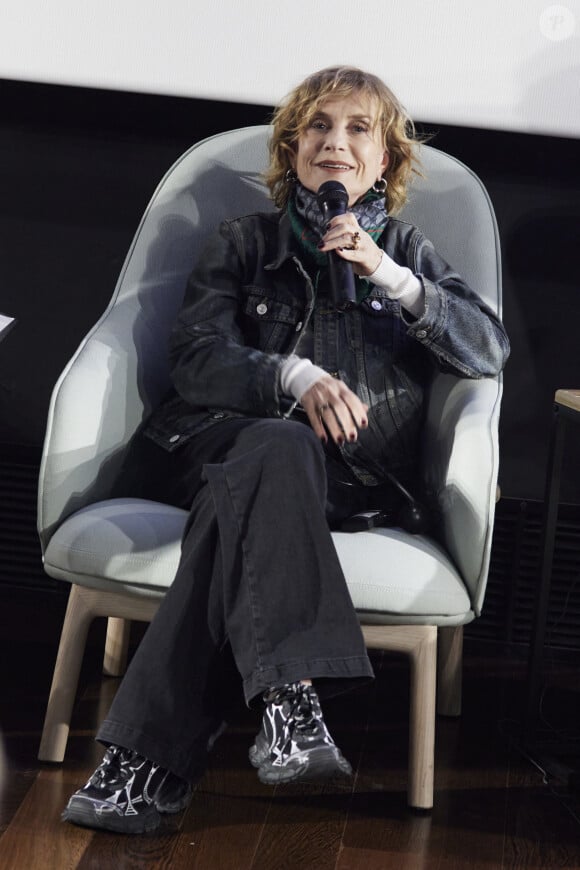 Isabelle Huppert en conférence de presse à la "Film Academy" à Madrid, le 8 juin 2023. 
