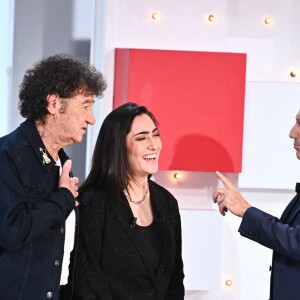 Exclusif - Robert Charlebois, Victoria Sio et Michel Drucker - Enregistrement de l'émission "Vivement dimanche" au studio Gabriel à Paris le 15 décembre 2023, présentée par M.Drucker, et diffusée le 4 février 2024 sur France 3. © Guillaume Gaffiot / Bestimage