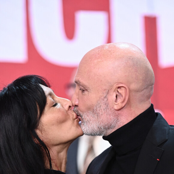 Exclusif - Franck Leboeuf et sa femme Chrislaure - Enregistrement de l'émission "Vivement dimanche" au studio Gabriel à Paris le 15 décembre 2023, présentée par M.Drucker, et diffusée le 4 février 2024 sur France 3. © Guillaume Gaffiot / Bestimage