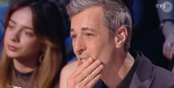 Juste avant l'annonce, Michaël Goldman avait été ému aux larmes.
Michaël Goldman en larmes lors de la finale de la "Star Academy", TF1