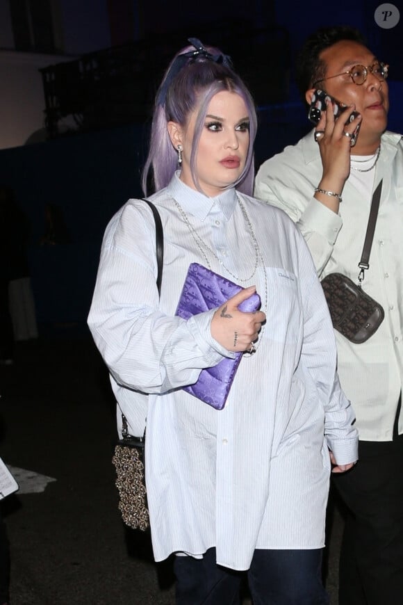 Kelly Osbourne quitte le défilé Dior à Los Angeles, le 19 mai 2022.