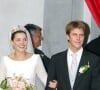 Si les mariés sont en général les stars du jour, Emmanuel-Philibert de Savoie s'est fait voler la vedette. Du moins, il l'a partagée
Mariage du prince Emmanuel-Philibert de Savoie et Clotilde Courau à la basilique Sainte-Marie des Anges à Rome le 25 septembre 2003