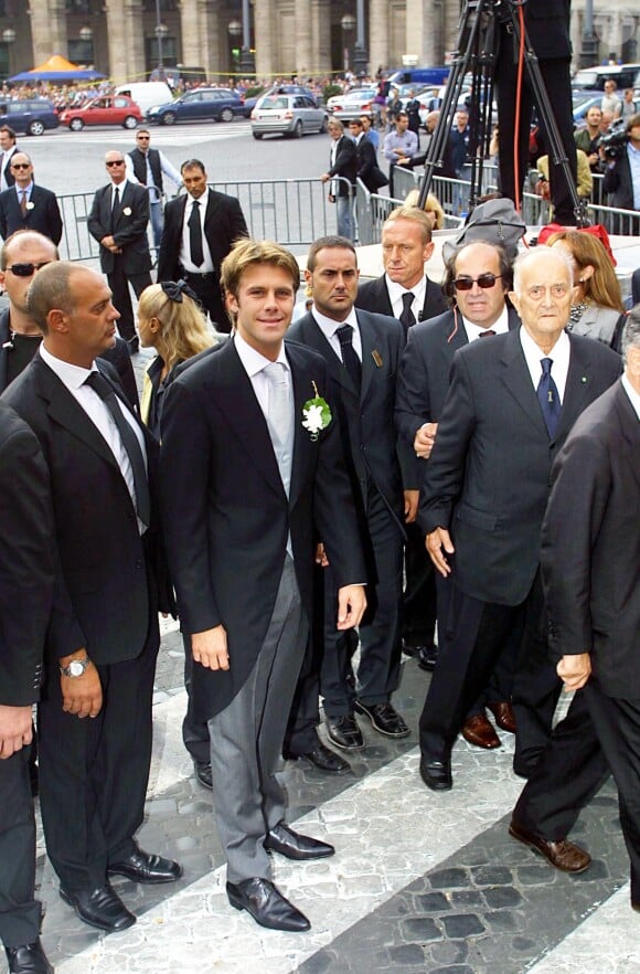 Un événement qui a réuni les plus grandes familles princières et royales ainsi que les stars de cinéma
Mariage du prince Emmanuel-Philibert de Savoie et Clotilde Courau à la basilique Sainte-Marie des Anges à Rome le 25 septembre 2003