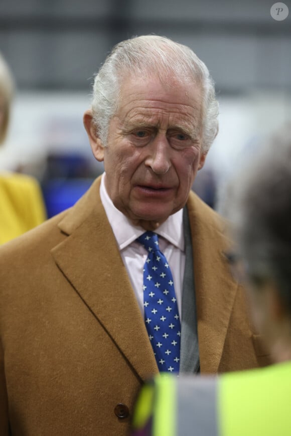 Il avait quitté lundi l'hôpital londonien où il avait été admis vendredi pour une opération de la prostate.
Le roi Charles III d'Angleterre, le jour de son 75ème anniversaire, et Camilla Parker Bowles, reine consort d'Angleterre, lors du lancement officiel du Coronation Food Project à Didcot, le 14 novembre 2023.