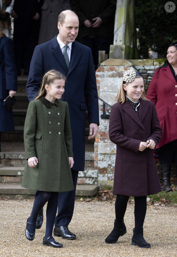 C'est un bouleversement pour la famille royale aussi bien sur le plan humain que sur le plan organisationnel.
Le prince William, prince de Galles, La princesse Charlotte de Galles, Mia Tindall - Les membres de la famille royale britannique lors de la messe du matin de Noël en l'église St-Mary Magdalene à Sandringham, le 25 décembre 2023. 