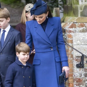 Le prince George de Galles, Le prince Louis de Galles, Catherine (Kate) Middleton, princesse de Galles, à l'église de Sandringham, Norfolk. Décembre 2023.