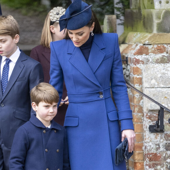 Le prince George de Galles, Le prince Louis de Galles, Catherine (Kate) Middleton, princesse de Galles, à l'église de Sandringham, Norfolk. Décembre 2023.