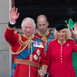 Le prince William de Galles, le roi Charles III, la reine consort Camilla Parker Bowles - La famille royale d'Angleterre sur le balcon du palais de Buckingham lors du défilé "Trooping the Colour" à Londres. Le 17 juin 2023