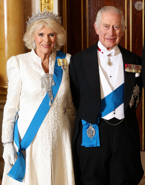 La reine consort Camilla, le roi Charles III d'Angleterre - La famille royale du Royaume Uni lors d'une réception pour les corps diplomatiques au palais de Buckingham à Londres le 5 décembre 2023  King Charles III, Queen Camilla and The Prince and Princess of Wales attend the annual reception for members of the Diplomatic Corps, at Buckingham Palace, London, UK, on the 5th December 2023. Picture by Chris Jackson/WPA-Pool (EDITORIAL USE ONLY. THE IMAGE SHALL NOT BE USED AFTER 0001hrs, TUESDAY 26th DECEMBER. After that date, no further licensing can be made, please remove from your systems and contact Getty Images for any usage)