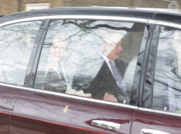 Le roi d'Angleterre a été aperçu dans une voiture le 6 février
 
Le roi Charles III d'Angleterre et Camilla Parker Bowles, reine consort d'Angleterre partent en voiture de Clarence House à Londres, Royaume Uni, le 6 février 2024. Le fils du roi Charles III, le prince Harry, est arrivé à Londres à midi après le diagnostic de cancer de son père.