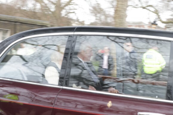 Charles III et Camilla Parker Bowles se sont rendus à Buckingham Palace
 
Le roi Charles III d'Angleterre et Camilla Parker Bowles, reine consort d'Angleterre partent en voiture de Clarence House à Londres, Royaume Uni, le 6 février 2024. Le fils du roi Charles III, le prince Harry, est arrivé à Londres à midi après le diagnostic de cancer de son père.