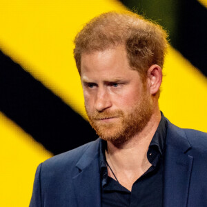 Le prince Harry voudrait-il enfin faire la paix avec son père ? 
Le prince Harry Duc de Sussex lors de la cérémonie de clôture des Invictus Games à Dusseldorf.