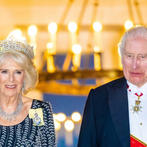 La reine consort Camilla Parker Bowles, le roi Charles III d'Angleterre - Arrivées au dîner d'état donné par le président allemand et sa femme en l'honneur du roi d'Angleterre et de la reine consort, au Château Bellevue à Berlin, à l'occasion du premier voyage officiel du roi d'Angleterre en Europe. Le 29 mars 2023