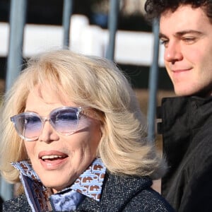 Amanda Lear - Arrivées au défilé Dior "Collection Homme Prêt-à-Porter Automne/Hiver 2024-2025" lors de la Fashion Week de Paris (PFW), à l'École Miliatire, Place Fontenoy, à Paris, France, le 19 janvier 2024. © Denis Guignebourg/Bestimage