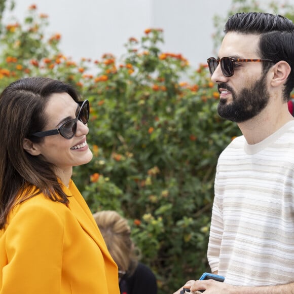 Une belle nouvelle pour le couple si discret
Sofia Essaïdi et son compagnon Adrien Galo s'embrassent en marge du Photocall du film "Nostalgia" lors du 75ème Festival International du Film de Cannes, e 25 mai 2022. © Cyril Moreau / Bestimage