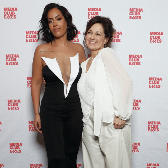 Elle avait choisi une tenue au décolleté spectaculaire et a dévoilé sa nouvelle coupe de cheveux !
Exclusif - Amel Bent, Florence Sandis (pdte Media Club Elles) - Photocall de la cérémonie des "Trophées Media Club Elles 2024" à la SACEM à Neuilly-sur-Seine, France, le 7 février 2024. © Christophe Clovis/Bestimage