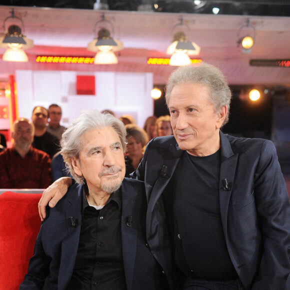 Et il a choisi l'émission de Michel Drucker pour sa dernière apparition publique
Exclusif - Serge Lama et Michel Drucker - Enregistrement de l'émission "Vivement dimanche" au studio Gabriel à Paris le 23 janvier 2024, diffusée le 11 février 2024 sur France 3. © Guillaume Gaffiot / Bestimage