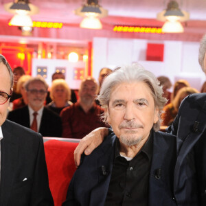 Exclusif - Emmanuel Chaunu, Serge Lama et Michel Drucker - Enregistrement de l'émission "Vivement dimanche" au studio Gabriel à Paris le 23 janvier 2024, diffusée le 11 février 2024 sur France 3. © Guillaume Gaffiot / Bestimage