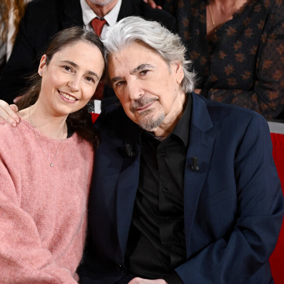 Exclusif - Serge Lama et son épouse Luana Santonino - Enregistrement de l'émission "Vivement dimanche" au studio Gabriel à Paris le 23 janvier 2024, diffusée le 11 février 2024 sur France 3. © Guillaume Gaffiot / Bestimage