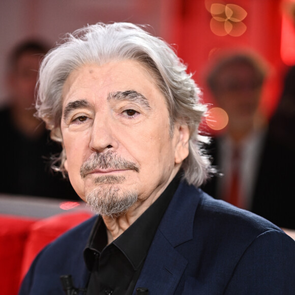 Exclusif - Serge Lama - Enregistrement de l'émission "Vivement dimanche" au studio Gabriel à Paris le 23 janvier 2024, diffusée le 11 février 2024 sur France 3. © Guillaume Gaffiot / Bestimage