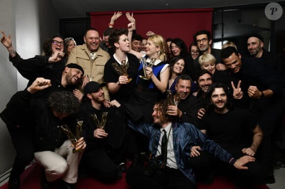 Elle a fêté cette belle soirée avec son équipe ! 
Zaho de Sagazan et son équipe aux Victoires de la musique 2024. © Nathalie GUYON - FTV