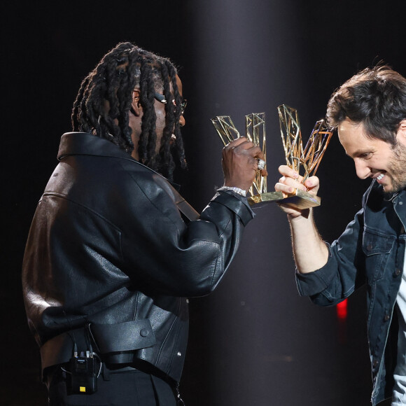 Les deux chanteurs sont arrivés ex-aequo dans la catégorie Artiste masculin de l'année
Gazo et Vianney - 39ème cérémonie des Victoires de la musique à la Seine musicale de Boulogne-Billancourt, France, le 9 février 2024. © Coadic Guirec/Bestimage