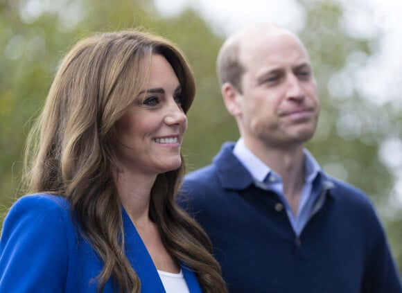Elle va y retrouver son mari le prince William.
Le prince William, prince de Galles, et Catherine (Kate) Middleton, princesse de Galles, au centre sportif national de Bisham Abbey à Marlow, à l'occasion de la Journée mondiale de la Santé mentale, le 12 octobre 2023. 