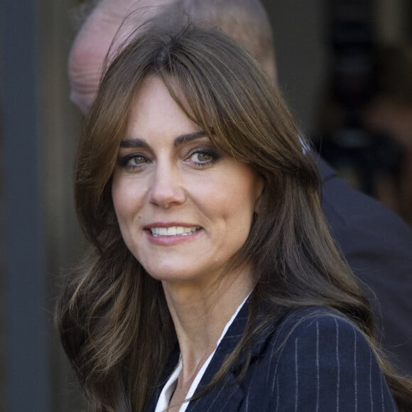 Enfin une bonne nouvelle pour Kate Middleton ! 
Le prince William, prince de Galles, et Catherine (Kate) Middleton, princesse de Galles, en visite au pavillon Grange à Cardiff.