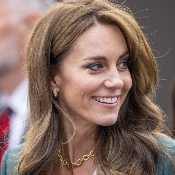 Catherine (Kate) Middleton, princesse de Galles, arrive pour visiter l'usine textile familiale "AW Hainsworth" à Leeds, Royaume Uni, le 26 septembre 2023. 