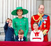 Le fils de Charles III y est déjà parti avec leurs trois enfants. 
Le prince George, le prince Louis, la princesse Charlotte, Kate Catherine Middleton, princesse de Galles, le prince William de Galles - La famille royale d'Angleterre sur le balcon du palais de Buckingham lors du défilé "Trooping the Colour" à Londres. Le 17 juin 2023