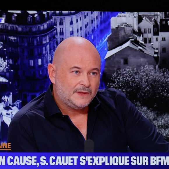 Un reportage de BFMTV dénonçant des comportements déplacés de l'animateur a également été diffusé
Captures d'écran - Sébastien Cauet est venu s'expliquer et affirmer son innocence sur le plateau de BFM TV à propos des accusations de viols et d'agressions sexuelles par trois femmes dont une mineure au moment des faits. Le 10 décembre 2023.