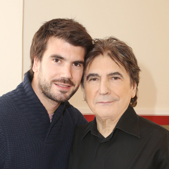 Exclusif - Frédéric Lama et son Papa Serge Lama - Après son troisième et dernier concert au Grand Rex, Serge Lama reçoit ses amis dans sa loge du Rex à Paris le 13 Octobre