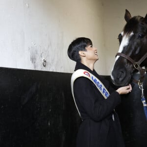 Elle a eu la chance de pouvoir croiser Idao de Tillard, le grand gagnant du jour !
Eve Gilles (Miss France 2024) - Prix de France Speed Race 2024 à l'Hippodrome de Vincennes le 11 février 2024. © Marc Ausset-Lacroix/Bestimage