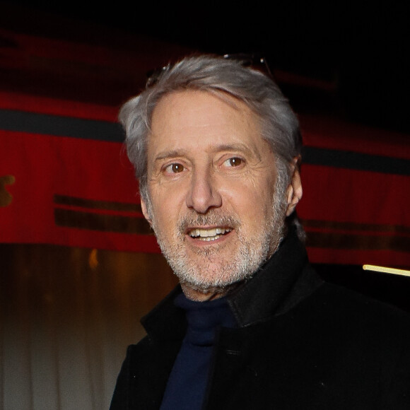 Antoine de Caunes - Arrivées au dîner des nommés des César 2024 au Fouquet's à Paris, France, le 05 février 2024. © Christophe Clovis / Bestimage 