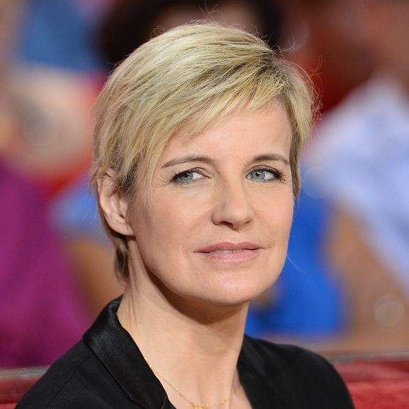 Céline Géraud - Enregistrement de l'émission "Vivement Dimanche" à Paris le 04 novembre 2015 et qui sera diffusée le 08 novembre, France télévisions en Féte. Le magazine sportif "Stade 2" fête ses 40 ans alors que l'émission "Télématin"" fête ses 30 ans. Coadic Guirec / Bestimage