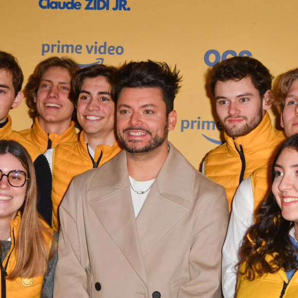 Les membres de l'équipe de tournage se sont ainsi retrouvés au cinéma puis autour d'un verre.
Kev Adams - Avant-première du film "Maison de Retraite 2" au cinéma Le Grand Rex à Paris le 13 février 2024.