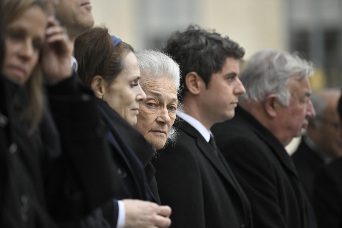 Photo : Elisabeth Badinter Et Gabriel Attal - Hommage National à Robert ...