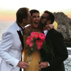 Mais c'est avec un autre homme qu'elle a l'habitude d'enchaîner les pas.
Mariage de Cristina Cordula et Frédéric Cassin au Lido del Faro. Capri, le 9 juin 2017.