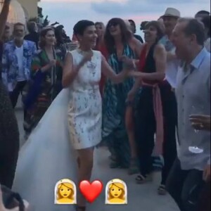 Cristina Cordula, heureuse à Capri (Italie) pour son mariage avec Frédéric, le 6 juin 2017.