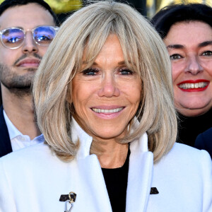 "C'est un grand honneur pour moi, et une confiance... renouvelée. Nous nous sommes rencontrés après que Brigitte a assisté à l'un de mes défilés, en mars 2016."
La Première dame française, Brigitte Macron (présidente de la Fondation Hôpitaux de Paris-Hôpitaux de France), durant la clôture de l'édition 2024 de la 35eme Opération Pièces Jaunes à Nice, au kiosque à musique du jardin Albert 1er