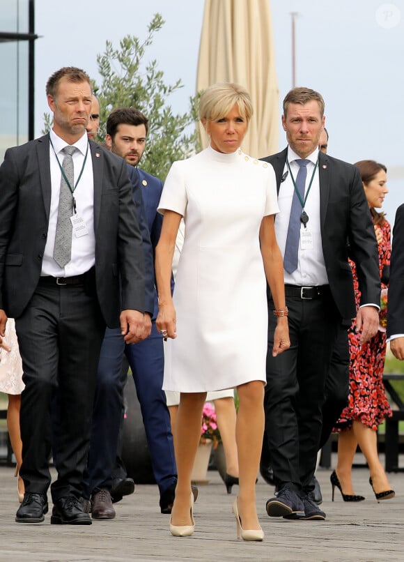 La première dame Brigitte Macron - Le couple présidentiel français salue la famille royale de Danemark avant de s'envoler pour la Finlande le 29 août 2018. © Dominique Jacovides / Bestimage 