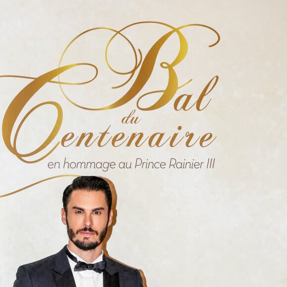 Baptiste Giabiconi au photocall du Bal du Centenaire en hommage au Prince Rainier III à l'atrium du Casino de Monte-Carlo à Monaco, le 20 octobre 2023. © Jean-Charles Vinaj/Pool Monaco/Bestimage 