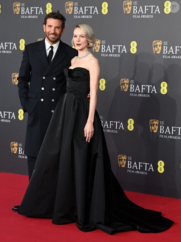 "Une femme m'a dit 'Merci, parce qu'après avoir vu votre film, j'ai appelé mon ex et je lui ai dit d'aller le voir pour qu'il comprenne pourquoi je l'avais largué'
Bradley Cooper et Carey Mulligan - Cérémonie des British Academy Film Awards 2024 au Royal Festival Hall de Londres. Le 18 février 2024.