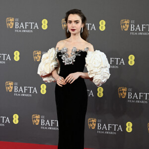 Lily Collins - Cérémonie des British Academy Film Awards 2024 au Royal Festival Hall de Londres. Le 18 février 2024.