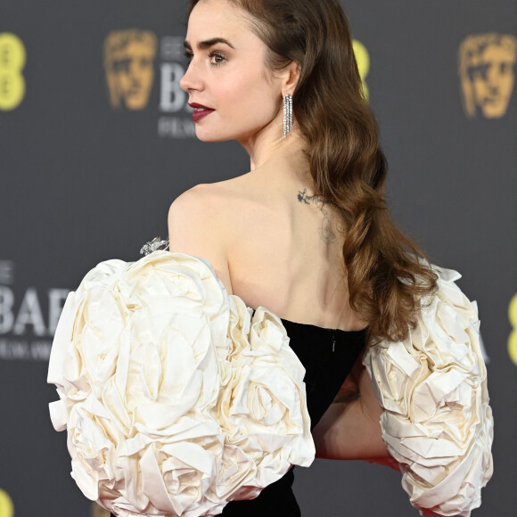 Lily Collins - Cérémonie des British Academy Film Awards 2024 au Royal Festival Hall de Londres. Le 18 février 2024.