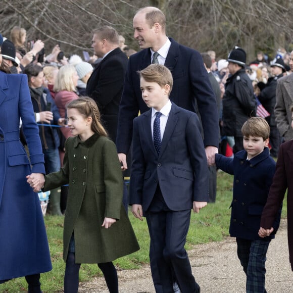 Le prince William, prince de Galles, et Catherine (Kate) Middleton, princesse de Galles, avec leurs enfants le prince George de Galles, la princesse Charlotte de Galles et le prince Louis de Galles - Messe de Noël de Sandringham le 25 décembre 2023