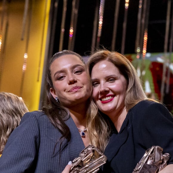 Adèle Exarchopoulos (César de la meilleure actrice dans un second rôle pour « Je Verrai Toujours Vos Visages » et Justine Triet, César de la meilleure réalisation Pour “Anatomie D’une Chute”, César du meilleur scénario original Pour “Anatomie D’une Chute”, César du meilleur film Pour “Anatomie D’une Chute” - 49ème édition de la cérémonie des César à l’Olympia à Paris le 23 février 2024 © Dominique Jacovides / Olivier Borde / Bestimage