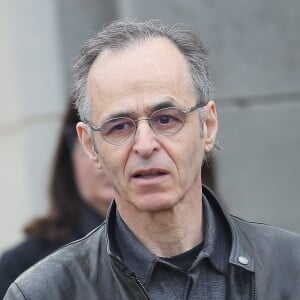 Jean-Jacques Goldman lors des obsèques de Véronique Colucci au cimetière communal de Montrouge, le 12 avril 2018.