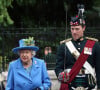 Il faut dire que le jeune homme, entré dans l'armée en 2006, est fatigué de l'attention sur lui.
La reine Elisabeth II d'Angleterre a officiellement commencé ses vacances à Balmoral, Royaume Uni, le 6 août 2018, avec une cérémonie militaire d'accueil en présence de la mascotte Cruachan IV qui a obligé la reine à pincer son nez...